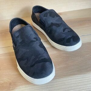 OluKai Women’s Pehuea Pa‘i Slip-On Sneakers Black Camouflage Casual Shoes Size 6